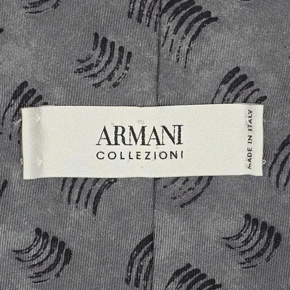 ARMANI COLLEZIONI MEN'S DESIGNER SILK TIE – GRAY WAVED PATTERN – 4” WIDTH